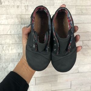 black toddler toms